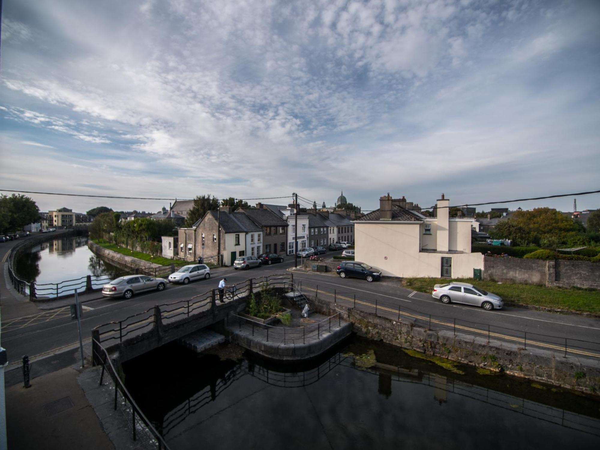 Donegan Court Aparthotel Galway Exterior foto