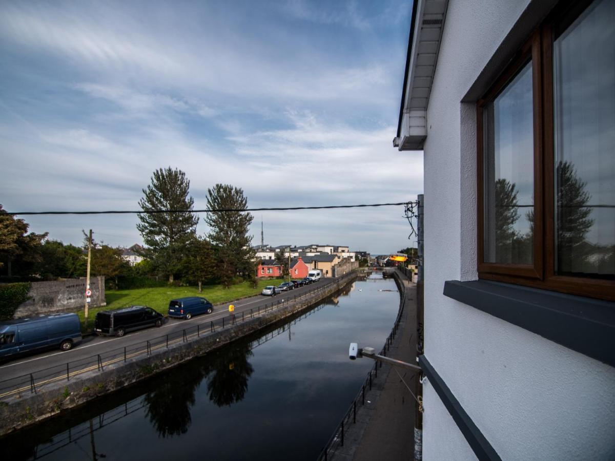 Donegan Court Aparthotel Galway Exterior foto